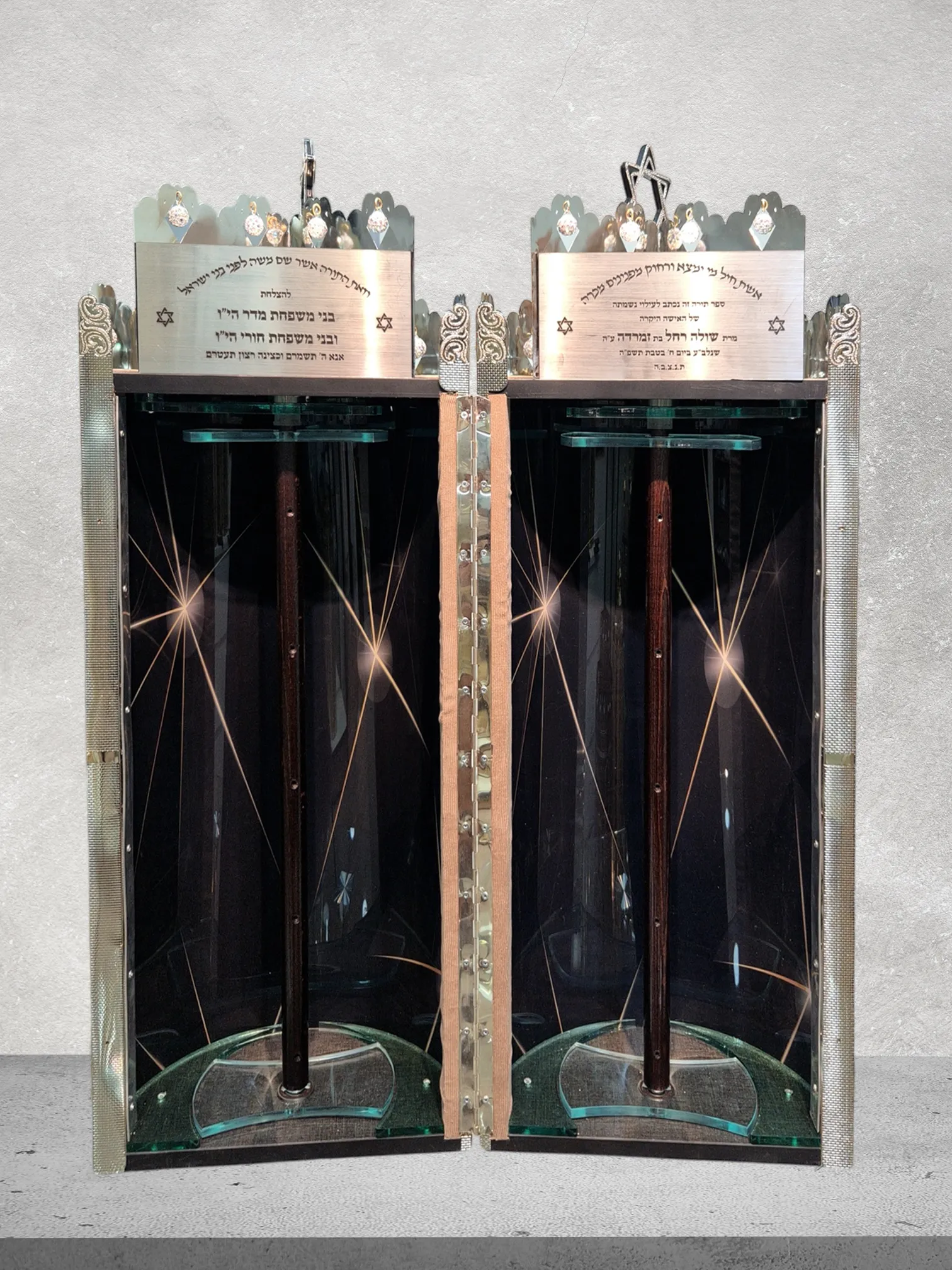 תיק לספר תורה פרימיום דגם “מגן דוד” משובץ זהב לבן