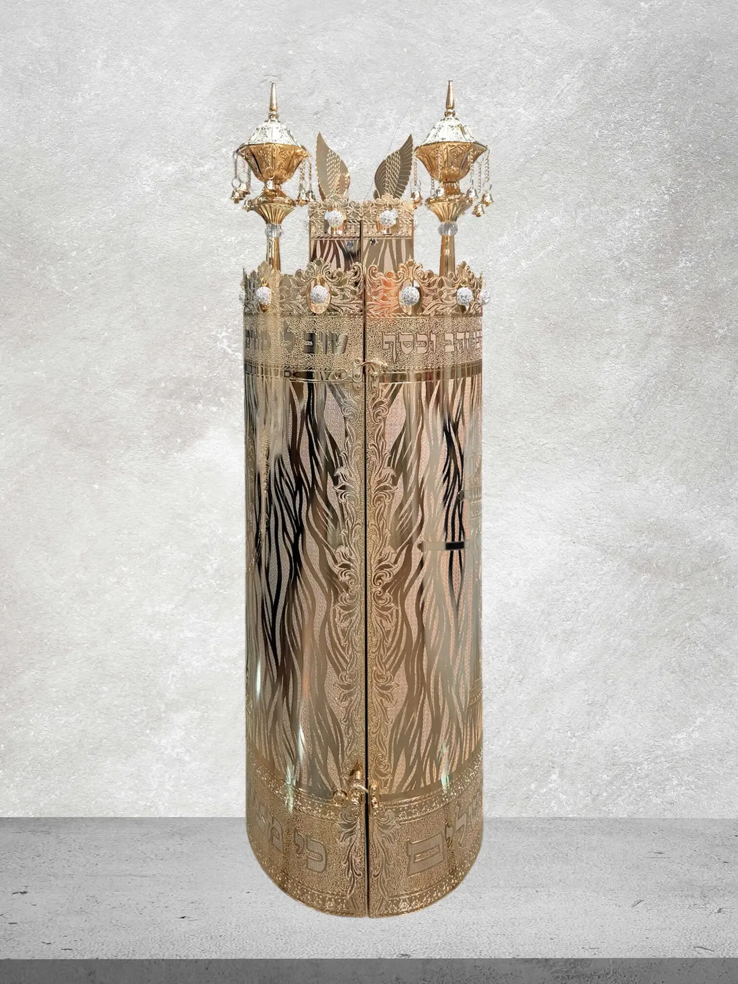 תיק לספר תורה בעיצוב חדשני ובלעדי דגם "מזבח כרובים" - ציפוי זהב טהור