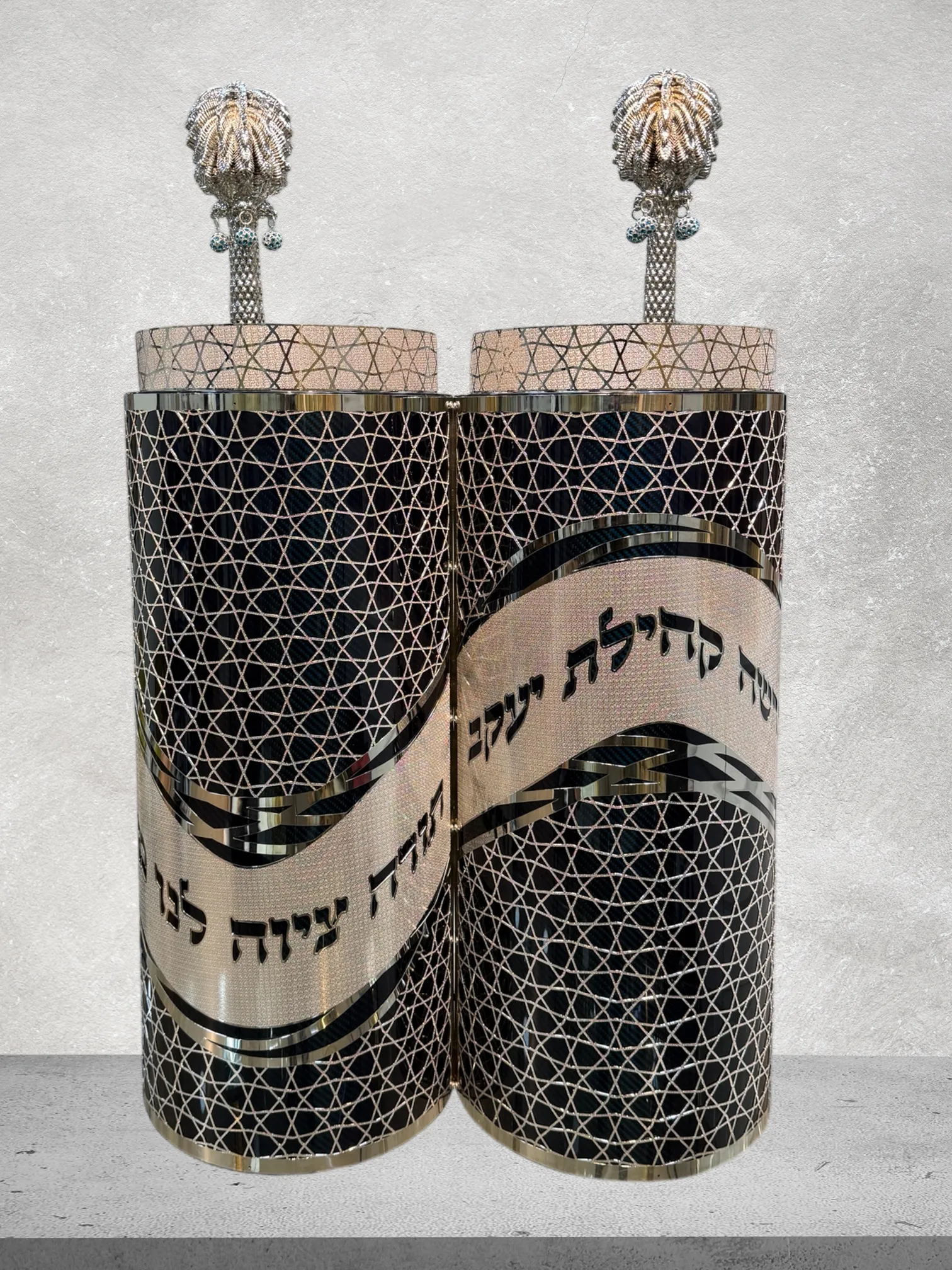 תיק לספר תורה פרימיום “קרבון כחול” בעיצוב אומנותי קל במיוחד