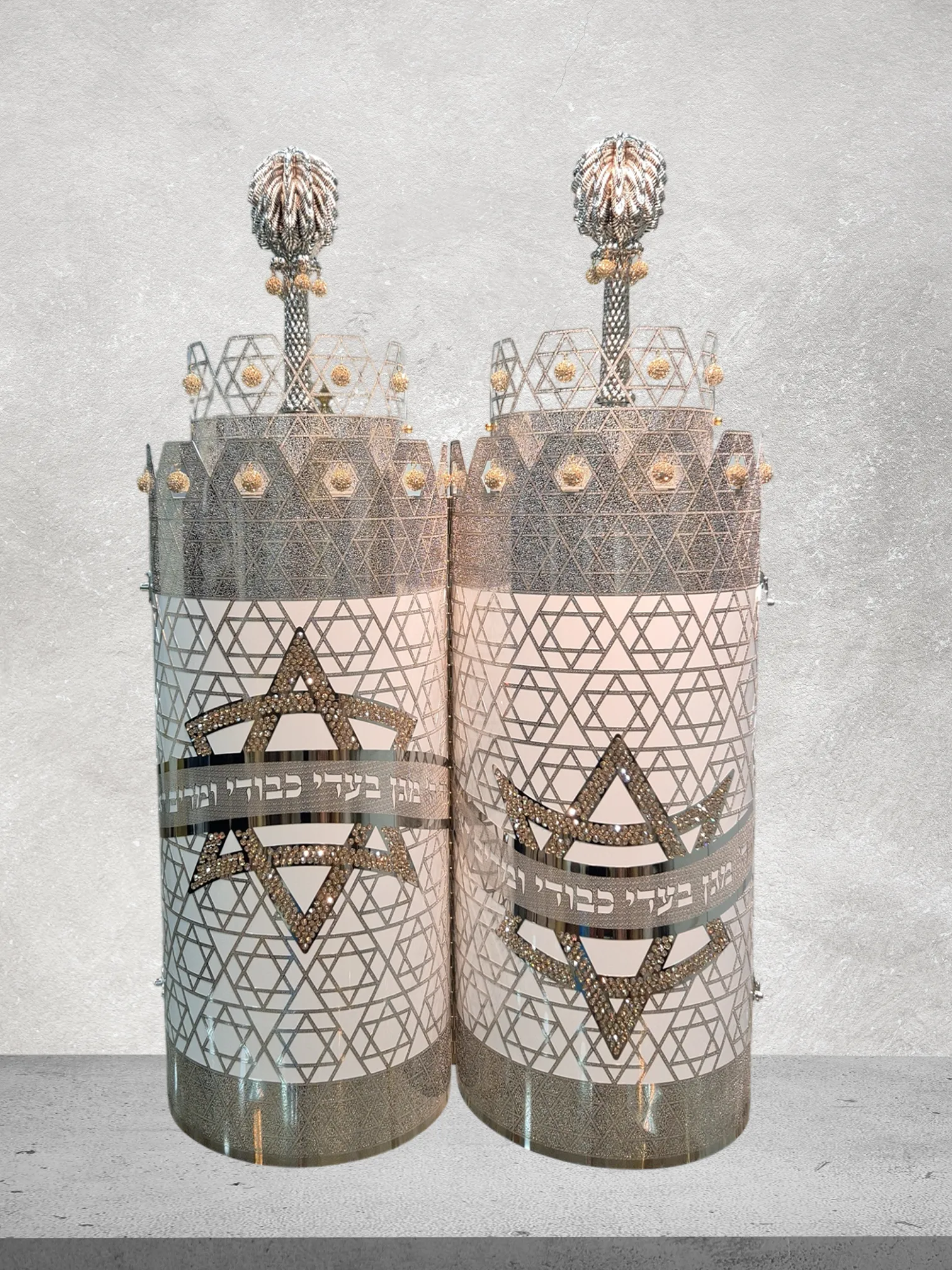 תיק לספר תורה דגם "מגן הנצח" זהב לבן