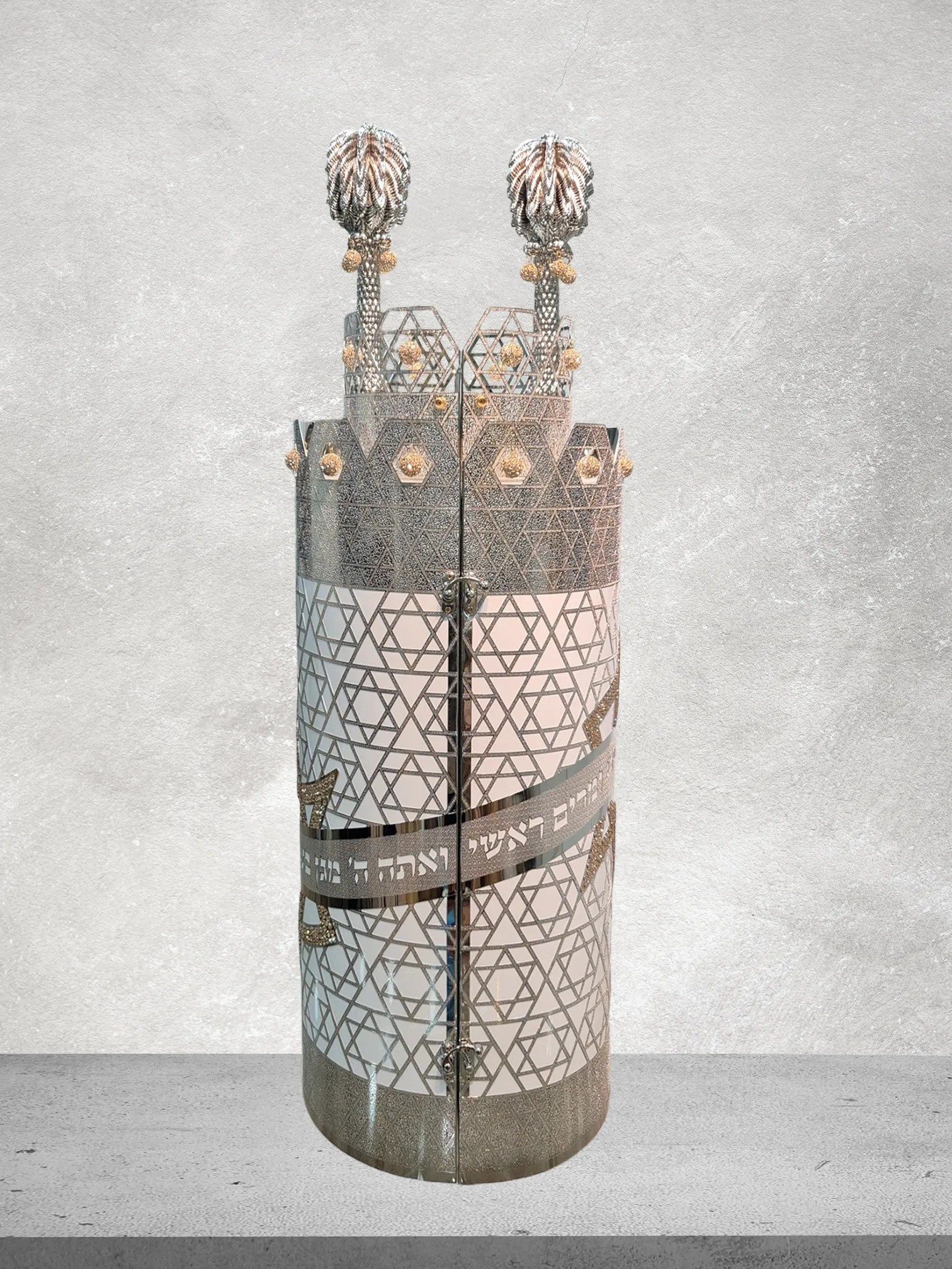 תיק לספר תורה דגם "מגן הנצח" זהב לבן