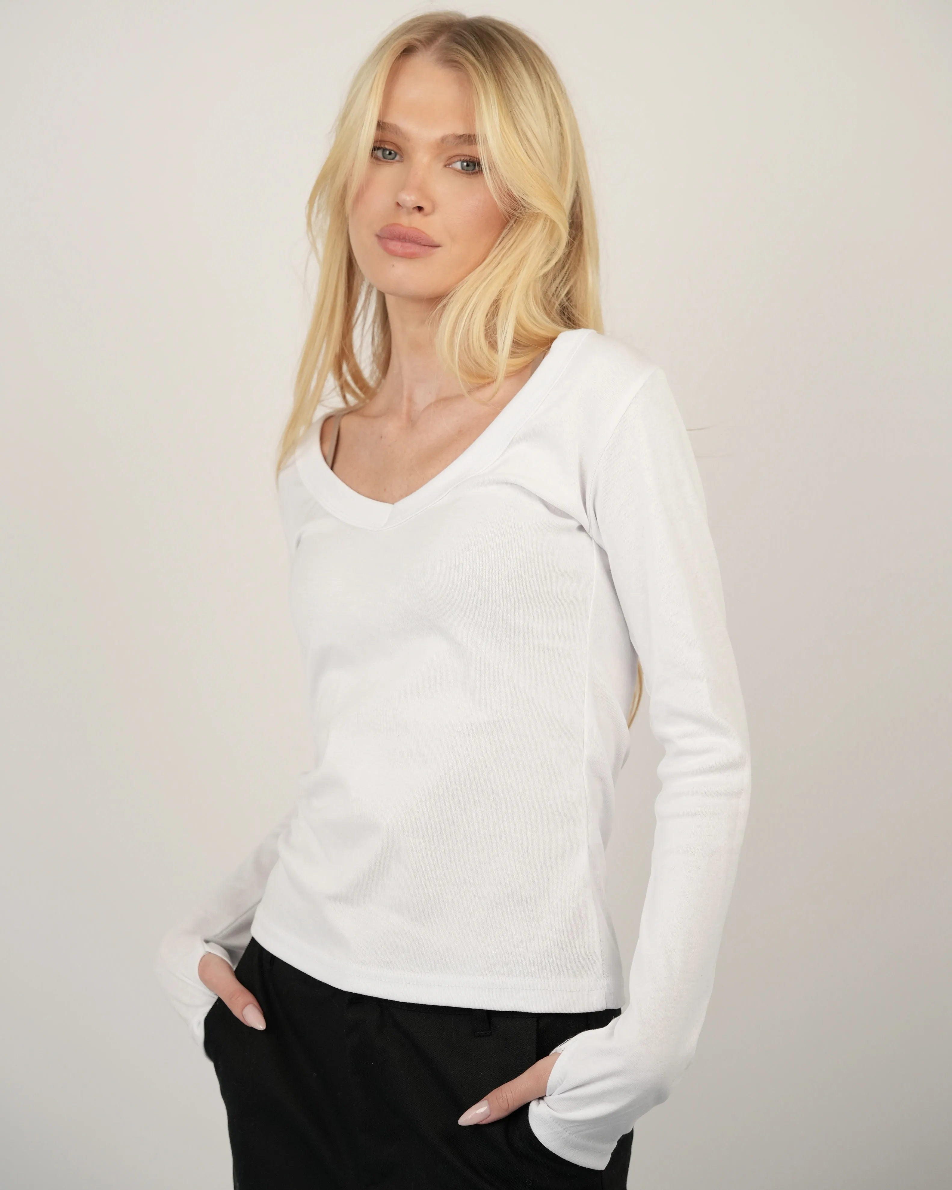 טישרט וי כפפה