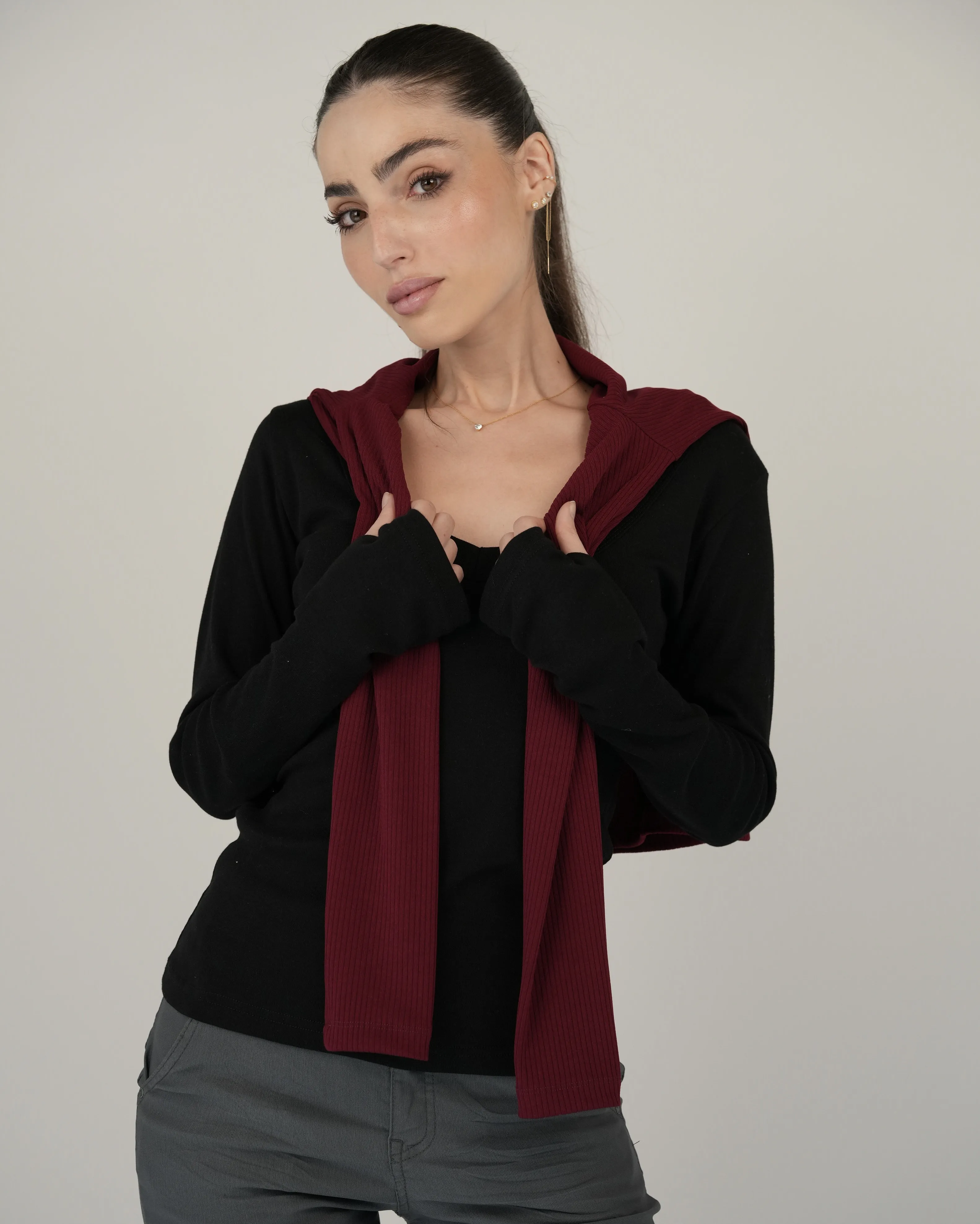 טישרט וי כפפה