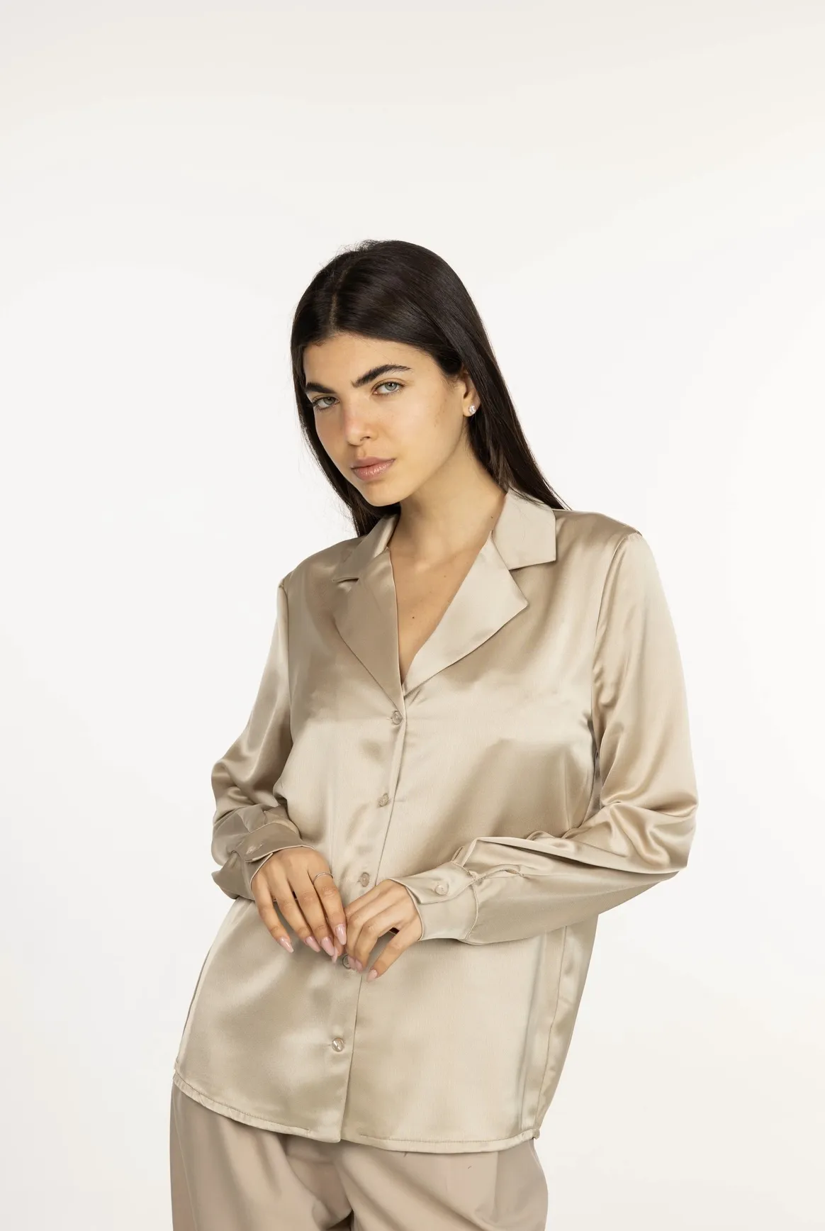 חולצה מכופתרת סאטן